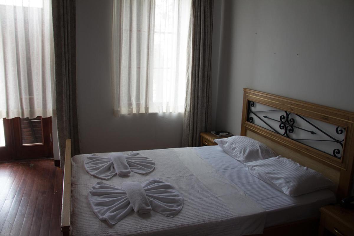 Aliye Hanim Hotel Айвалык Экстерьер фото