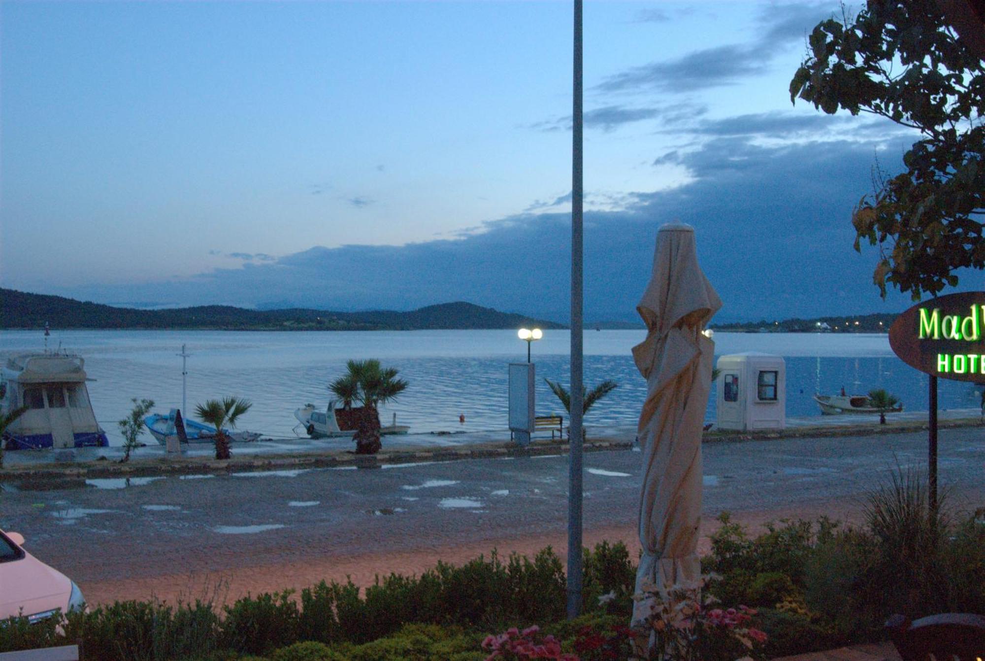 Aliye Hanim Hotel Айвалык Экстерьер фото